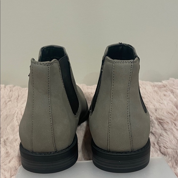 Steve Madden Men's Gray Maxxin Mid Height Chelsea Boot Boots, size 8.5 M - Picture 4 of 7